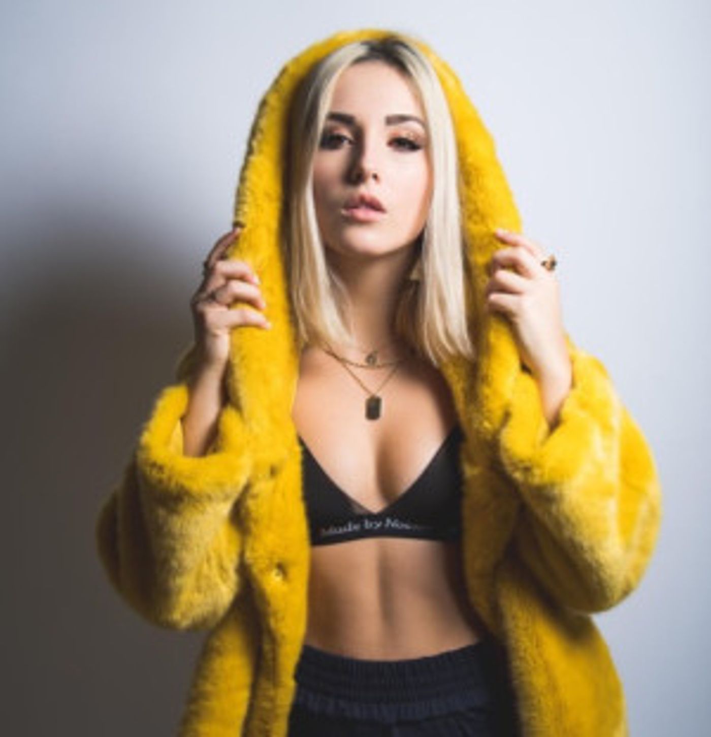 Swedish Pop Star ISA Releases New Single 'I.S.A'  Image