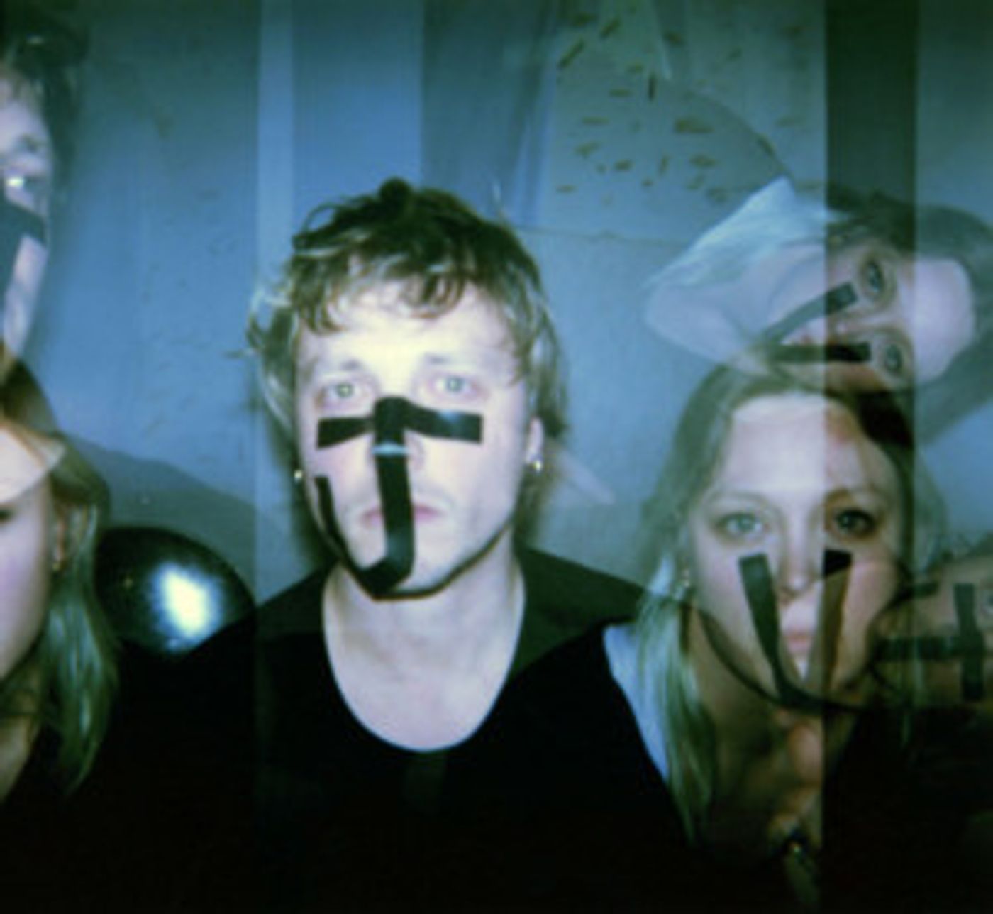 Victoria+Jean Return with 'Underdog'  Image