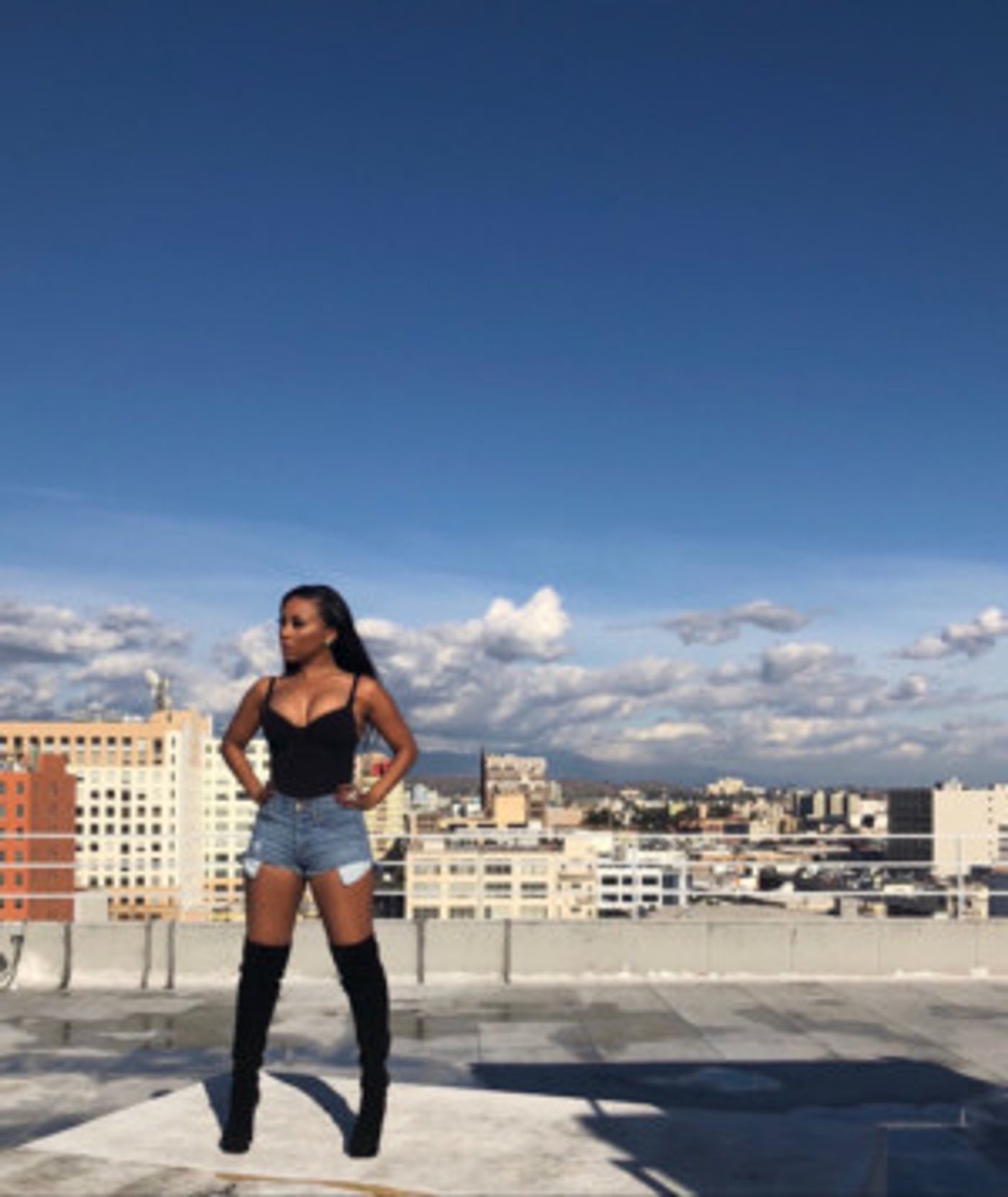 Coline Creuzot Burns Bridges In “Dead End” Visual Debut  Image