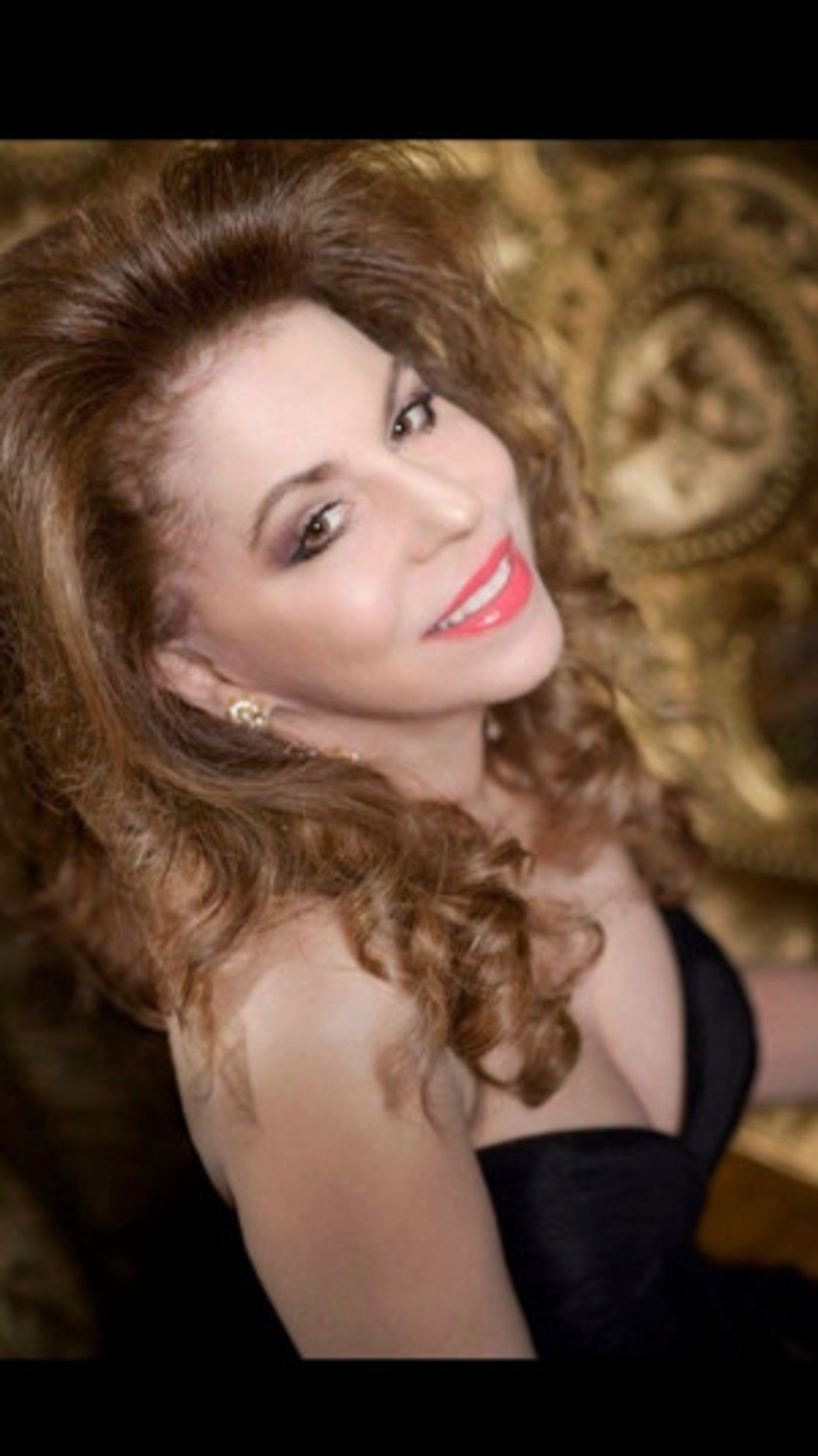 Denise Tomasello Stars In Tribute To Another Chicago Icon: Mister Kelly's  Image