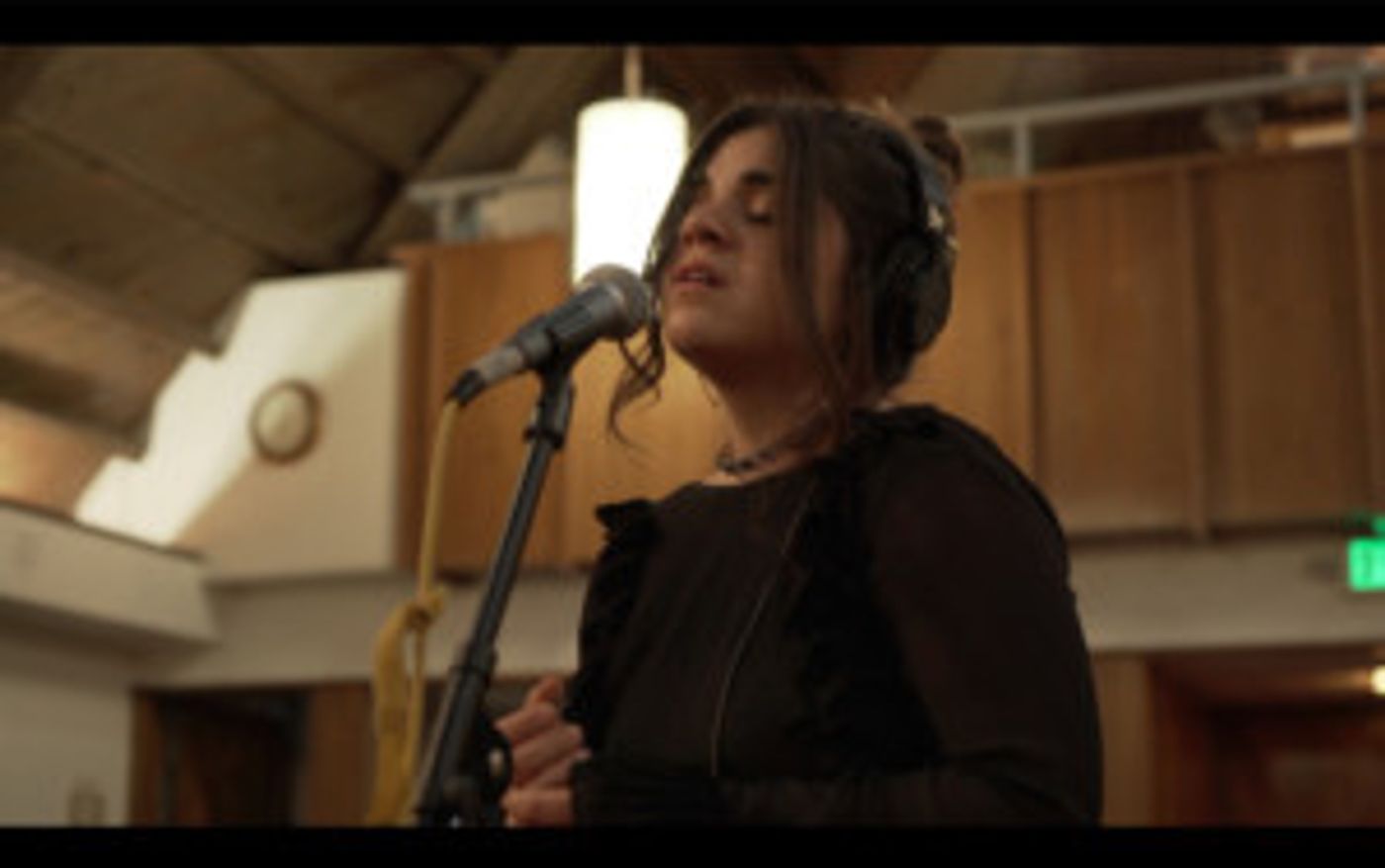 Jennifer Foster Releases 'Coldwater Canyon' (Foster The Art Live Sessions)  Image