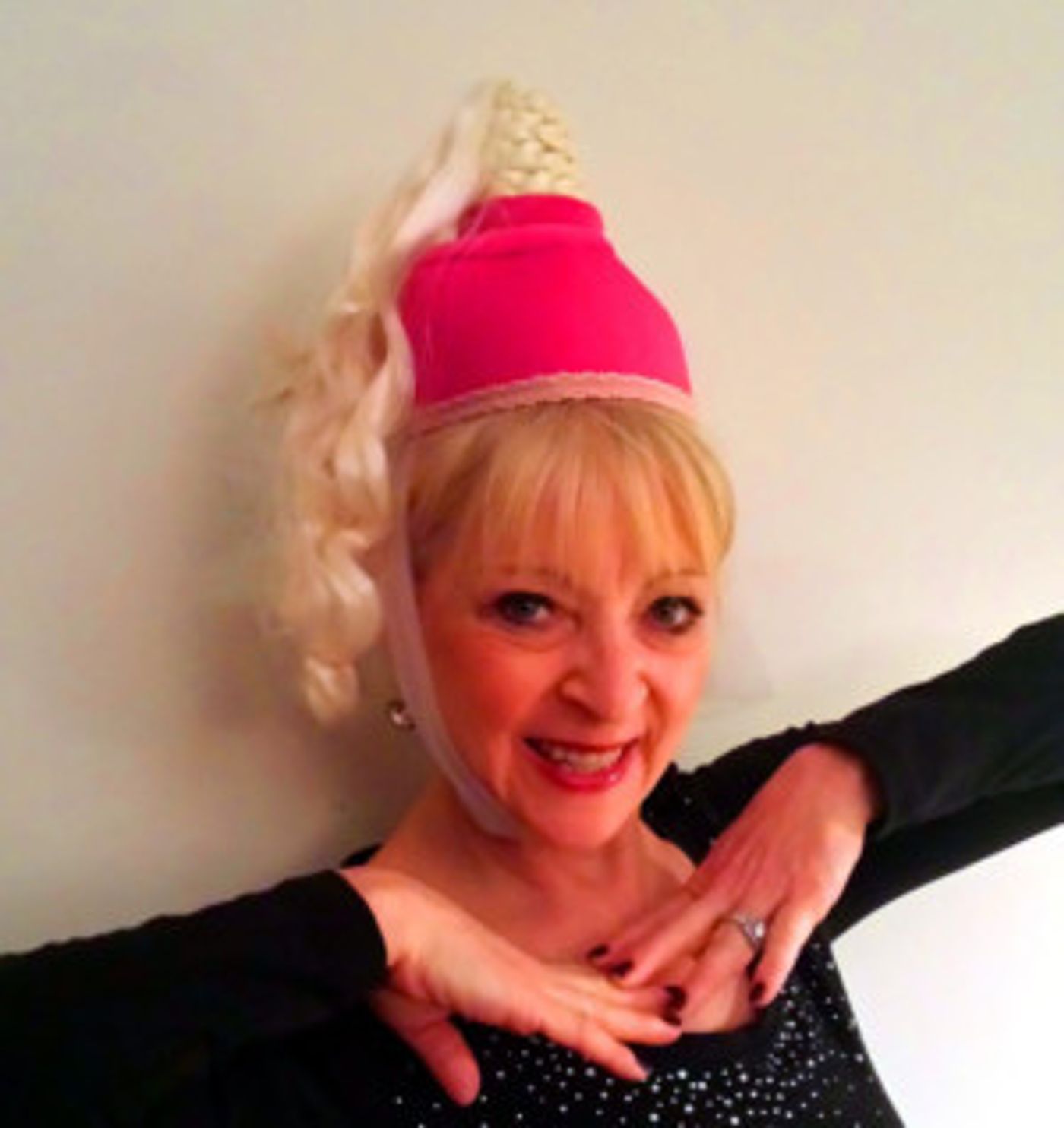 Hudson Theatre Ensemble Silly On Sixth presents SING ME A STORY WITH SUE!  Image