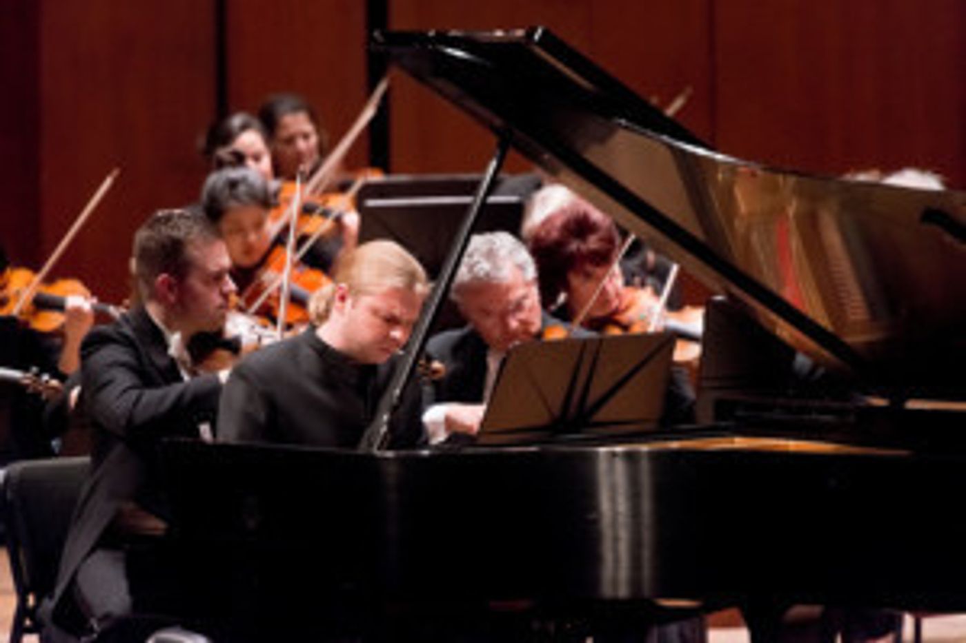 Andrés Orozco-Estrada And Russian Pianist Denis Kozhukhin Comes to Jones Hall  Image