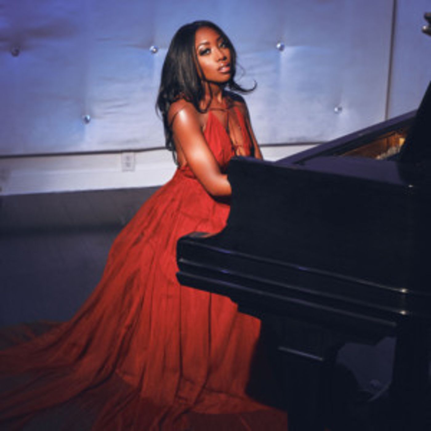 Vocalist & Theatrical Star Sayonne (Stephanie Ann Courtney) Combines Acting With A 2018 Single Releases  Image