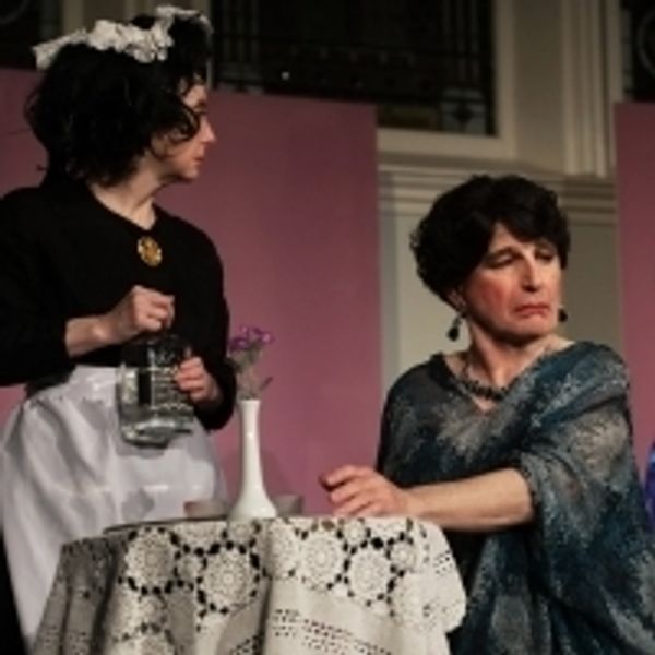 BWW Review: Stage Treasure Everett Quinton is Classically Ridiculous in Charles Ludla Photo