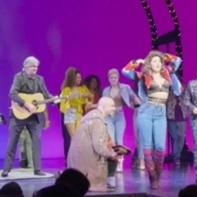 VIDEO: Roy Orbison's Sons Perform 'Oh, Pretty Woman' With the Cast of PRETTY WOMAN