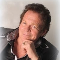 STEVE ASHLEY - TRIBUTE TO TOM JONES & FRIENDS Heads to The Drama Factory