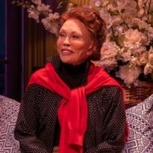 Photo Flash: Get A First Look At Faye Dunaway As Katharine Hepburn In TEA AT FIVE