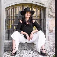 Tracey Erin Smith Brings THE BIG HOUSE To 2019 Toronto Fringe!
