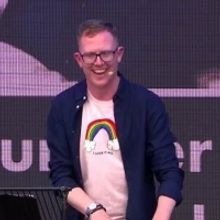 VIDEO: Ben Stock's West End Sing-A-Long Performs at West End Live