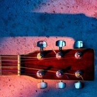 BWW REVIEW: ONCE, The Irish Musical About Learning To Take Chances And Keeping…