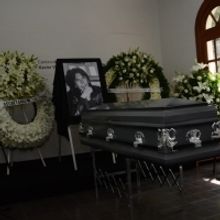 Familiares, amigos, colegas y admiradores dieron una emotiva despedida al escritor y