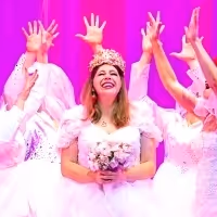 BWW REVIEW: The Brilliant MURIEL'S WEDDING THE MUSICAL Returns For A Bigger And Even…