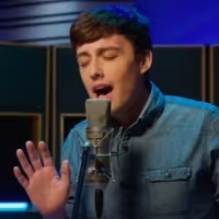VIDEO: DEAR EVAN HANSEN's First International Evan Sings 'Waving Through a Window' Video