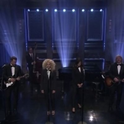 VIDEO: Little Big Town Performs THE DAUGHTERS On TONIGHT SHOW