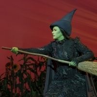 BWW Review: Get Green!  WICKED at the Paramount is Still Luminous!