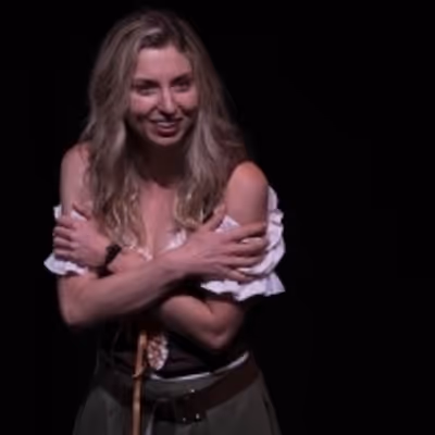 Review: PRETTY, WITTY NELL a Standout Solo Show at Fringe