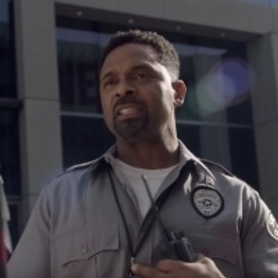 VIDEO: Mike Epps Pranks Netflix Employees as Security Guard