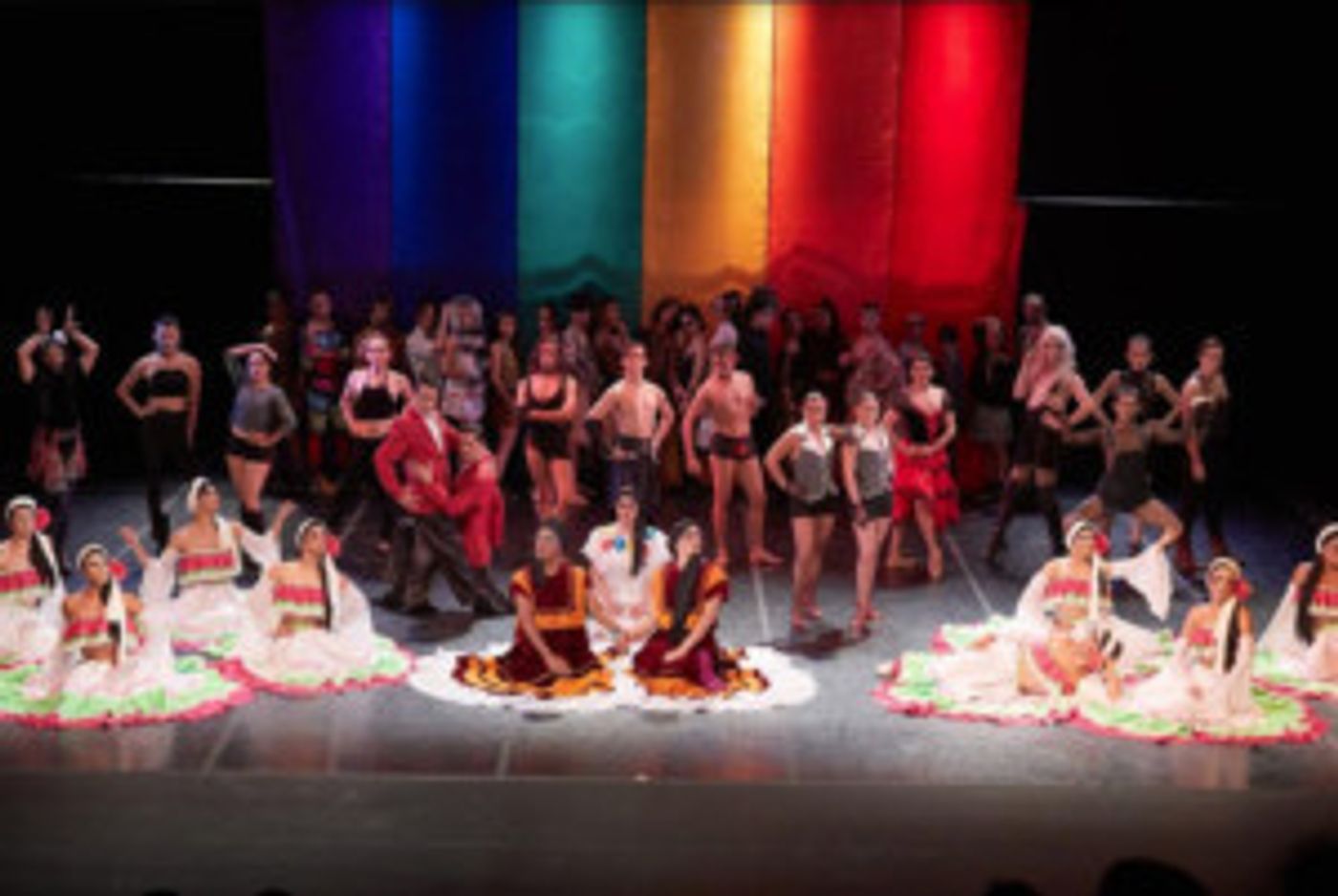 Después de tres noches de presentaciones de propuestas contemporáneas, folklóricas y clásicas en el Teatro de la Danza Guillermina Bravo del Centro Cultural del Bosque, f Después de tres noches de presentaciones de propuestas contemporáneas, folklóricas y clásicas en el Teatro de la Danza Guillermina Bravo del Centro Cultural del Bosque, f Image