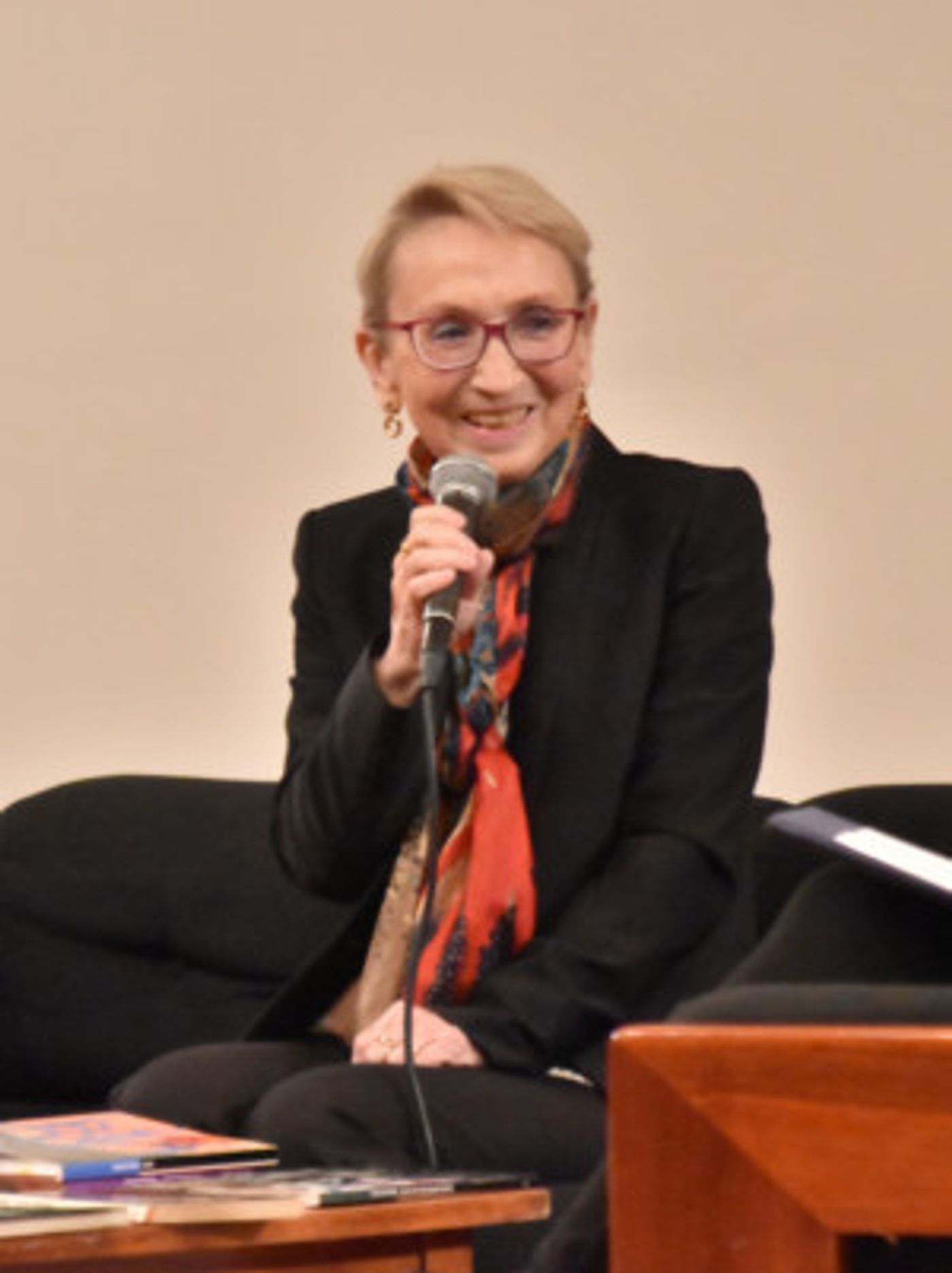 Amora, la primera novela lésbica feminista en México cumple 30 años de su publicación Amora, la primera novela lésbica feminista en México cumple 30 años de su publicación Image