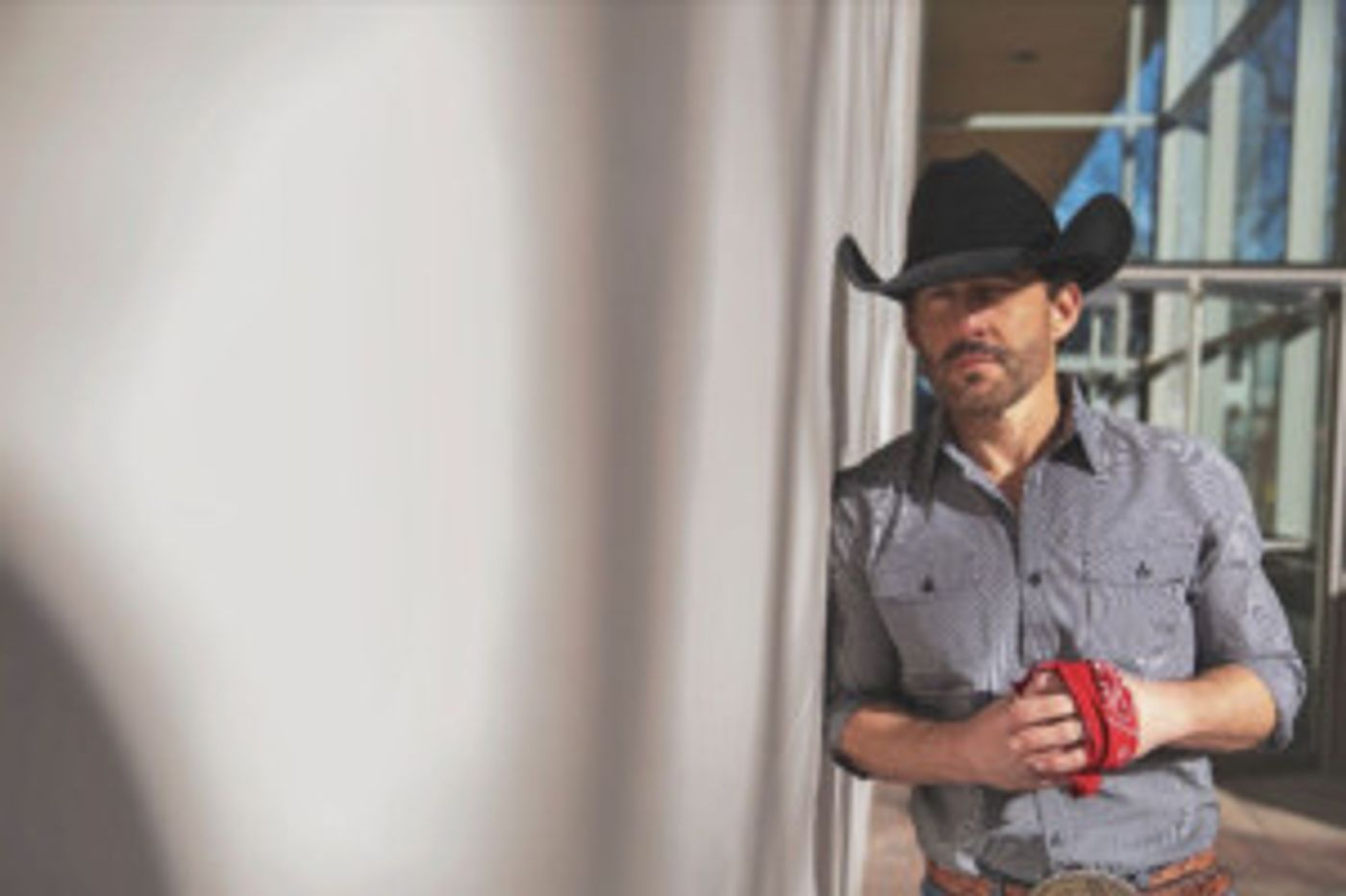 Aaron Watson Releases Album 'Red Bandana' Aaron Watson Releases Album 'Red Bandana' Image