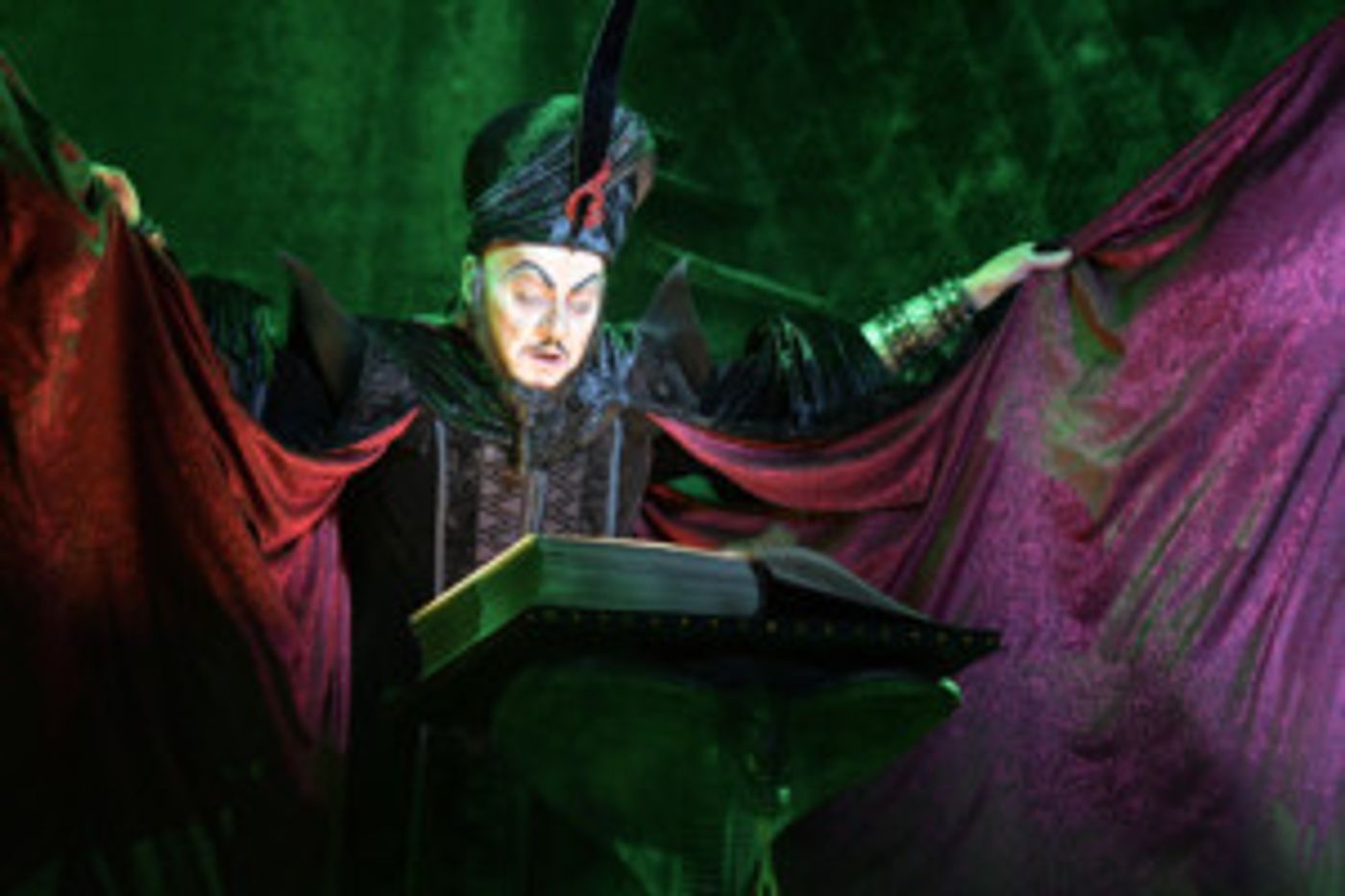 Interview: ALADDIN's Jonathan Weir Talks Playing the Disney Villain  Image