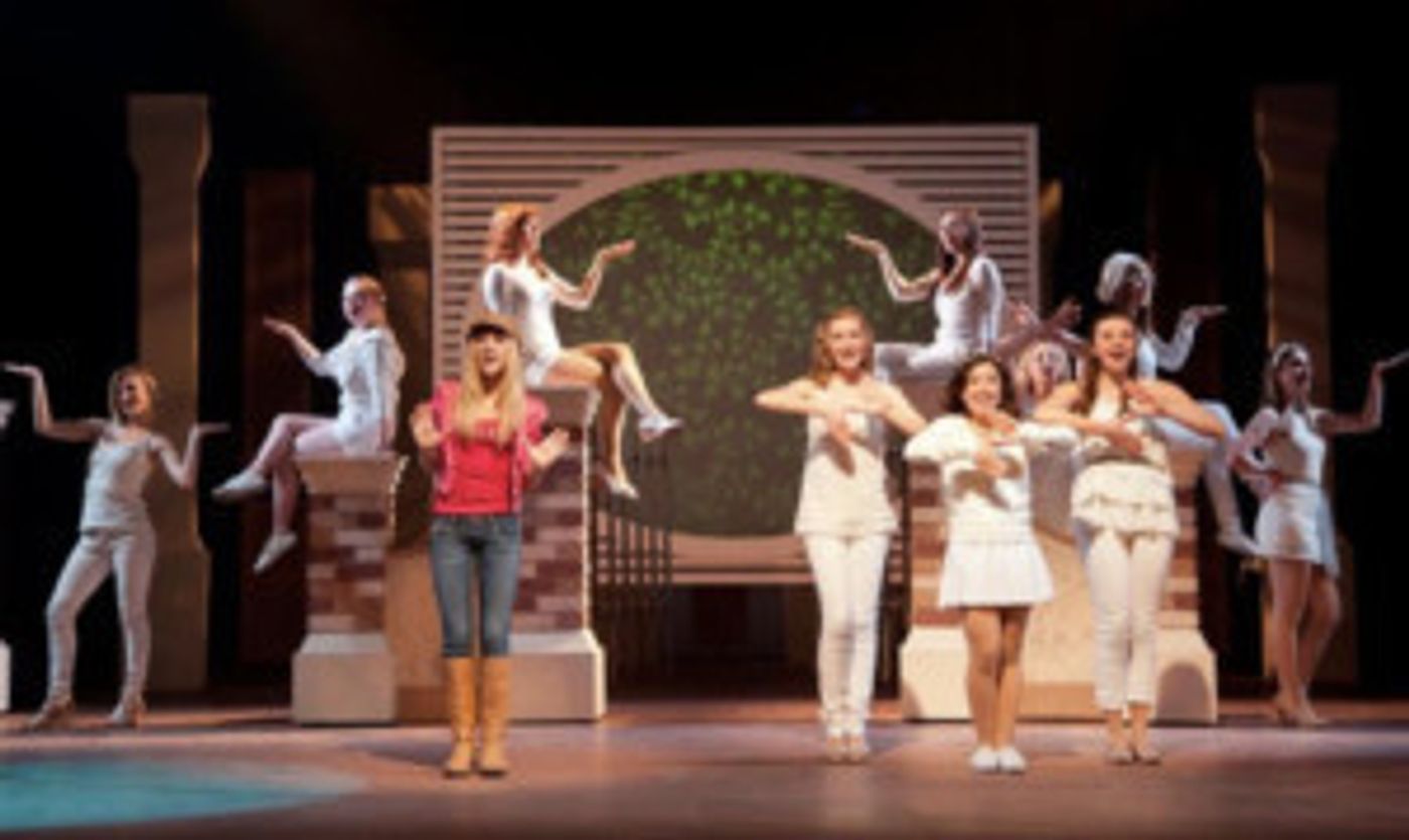 CMT Mainstage Presents LEGALLY BLONDE  Image