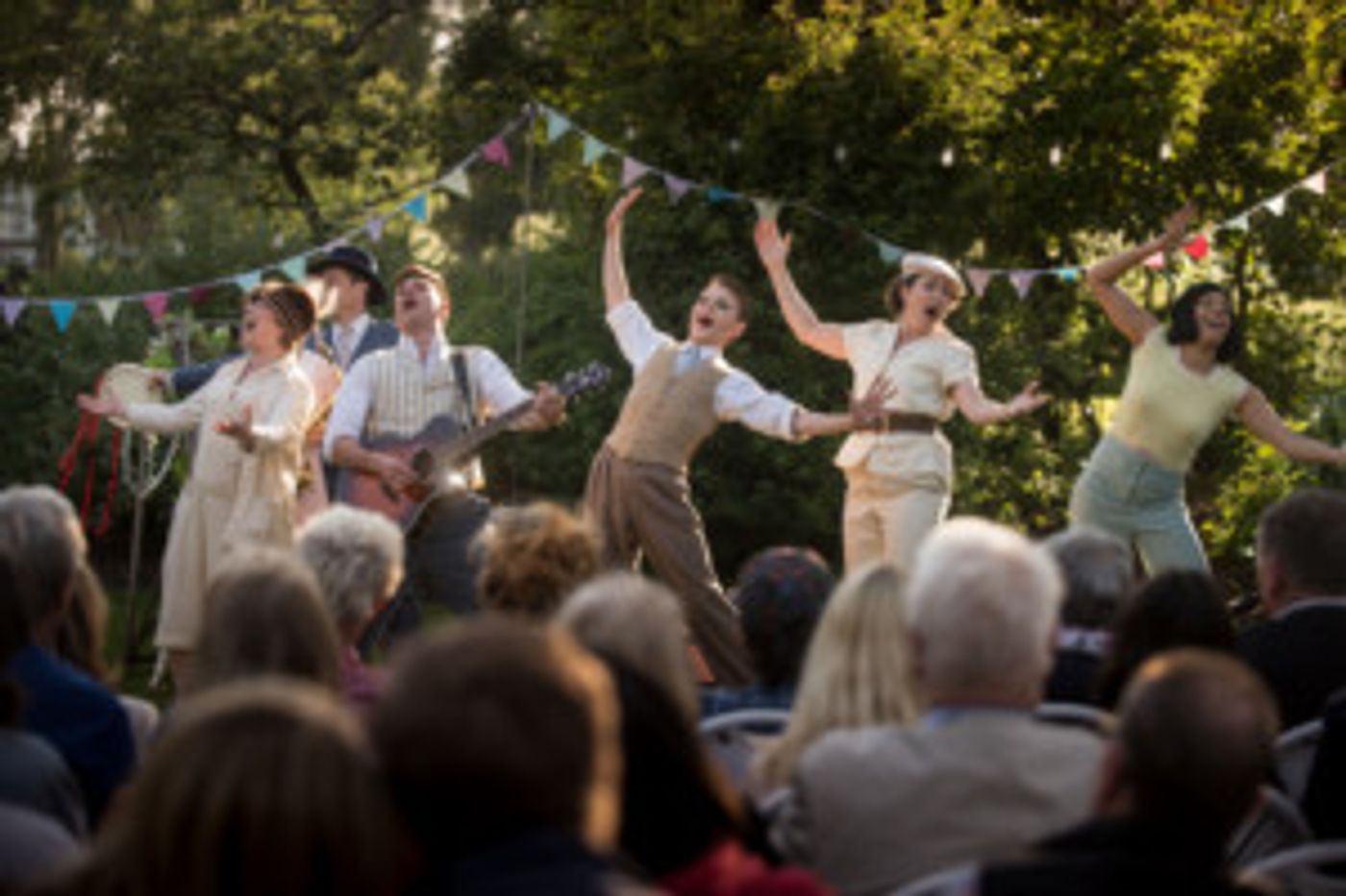 Review: A MIDSUMMER NIGHT'S DREAM, Arundel & Ladbroke Gardens Review: A MIDSUMMER NIGHT'S DREAM, Arundel & Ladbroke Gardens Image