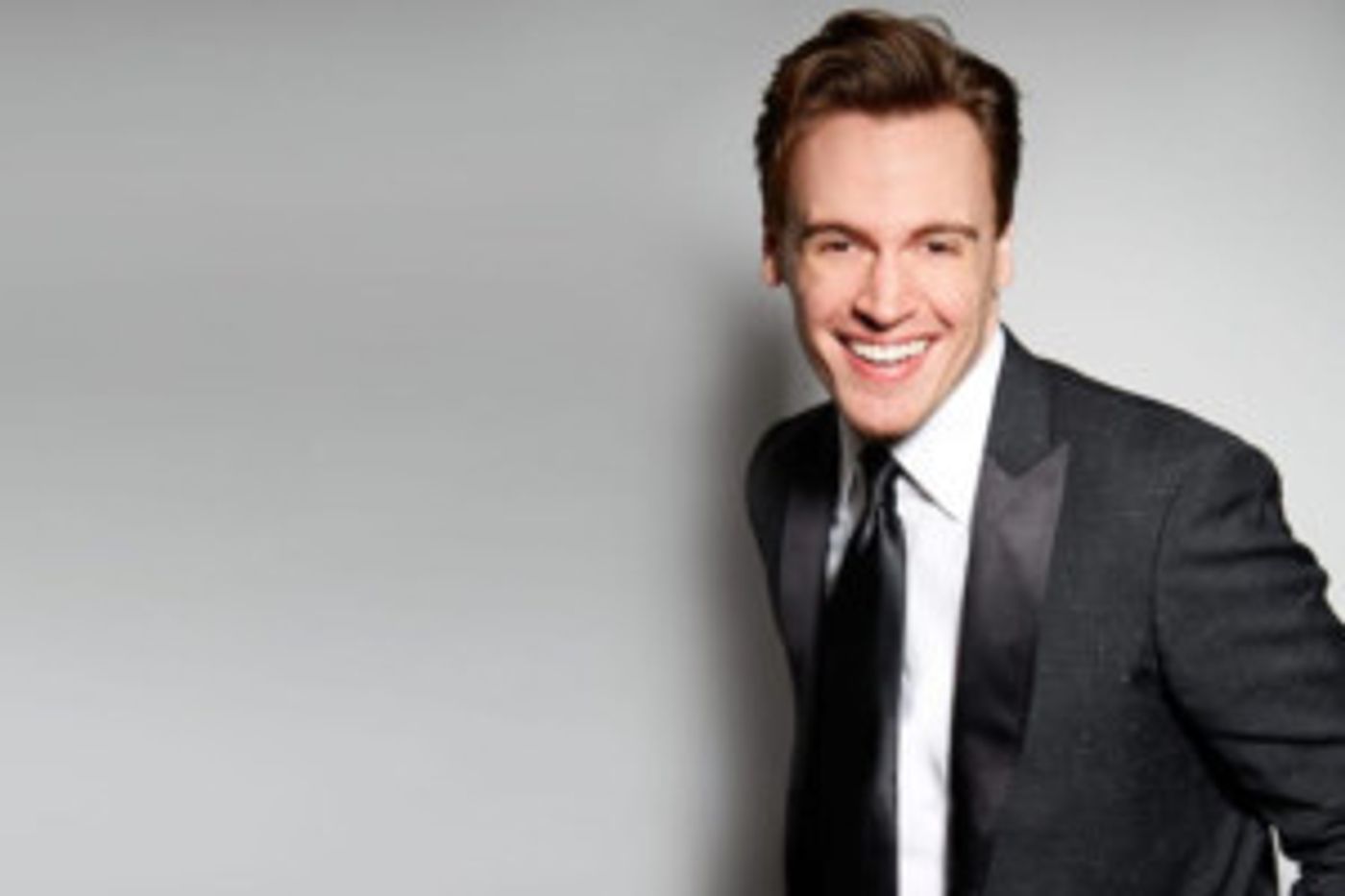 WAITRESS and MADAM SECRETARY's Erich Bergen joins BAGELS AND BROADWAY This Saturday  Image