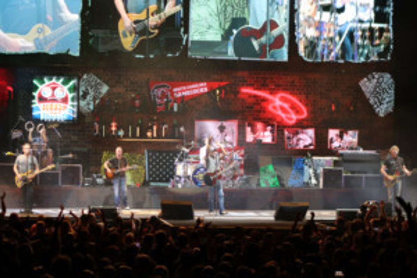 BWW Review and Photo Coverage: HOOTIE AND THE BLOWFISH Group Therapy Tour  Image