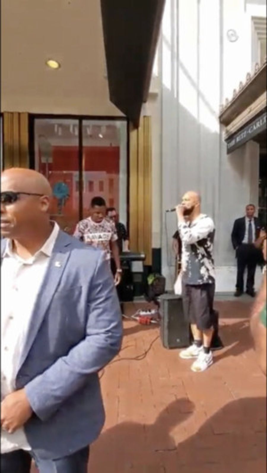 Common Gives Festival Goers An Impromptu Freestyle Session During Essence Fest Image