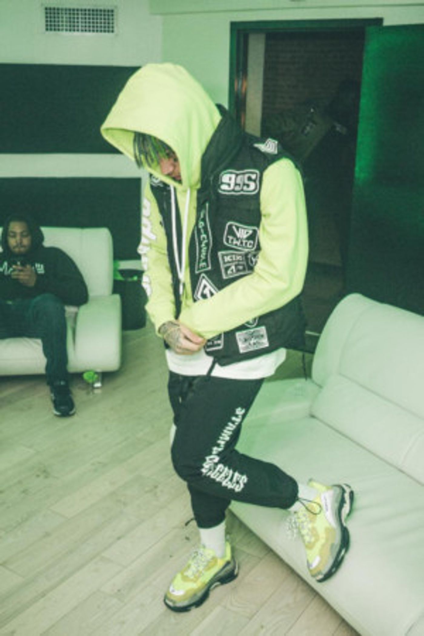 IDKMiR Releases New Energetic Video For CREW NIGHT IDKMiR Releases New Energetic Video For CREW NIGHT Image