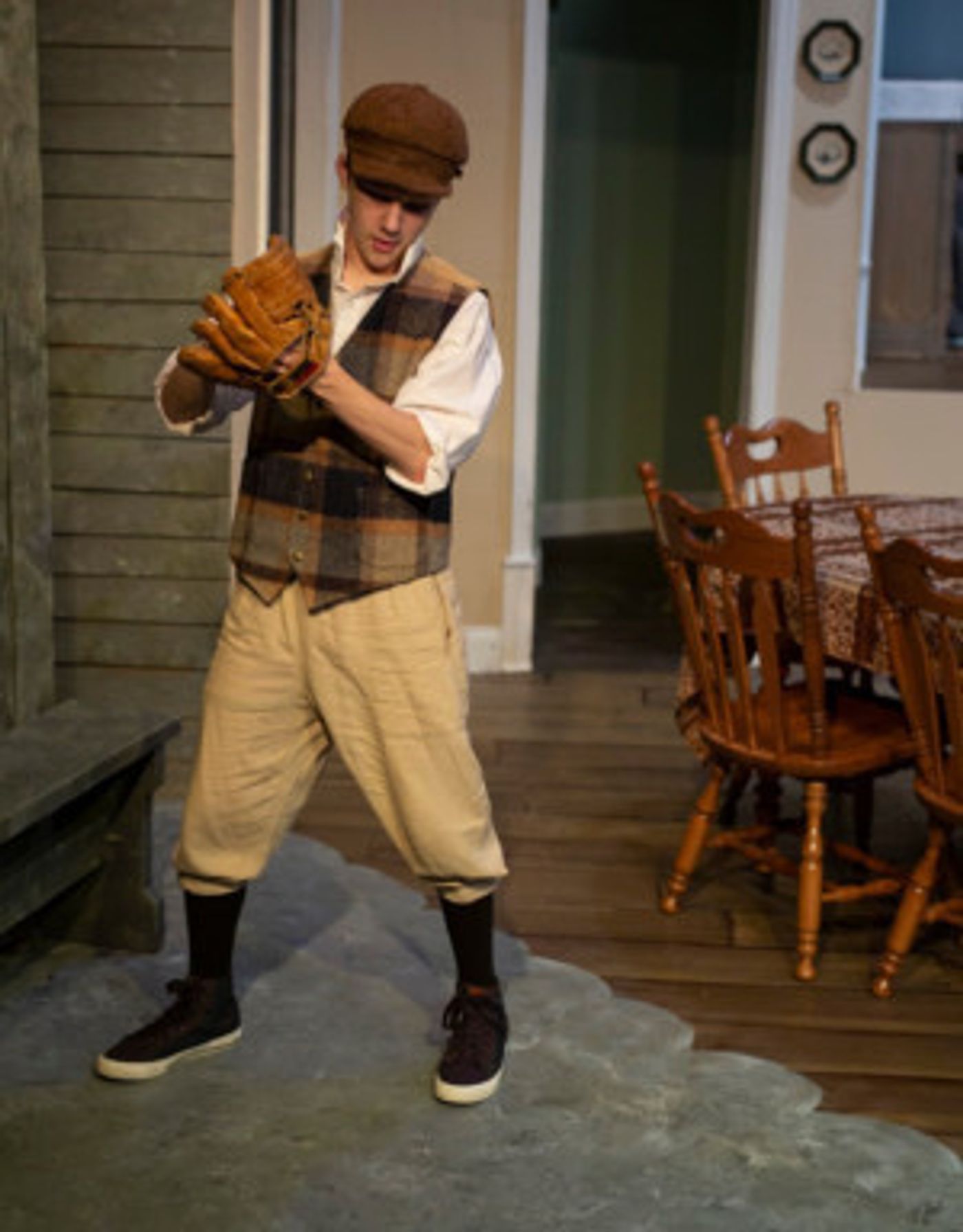 Review: BRIGHTON BEACH MEMOIRS at Oyster Mill Playhouse  Image
