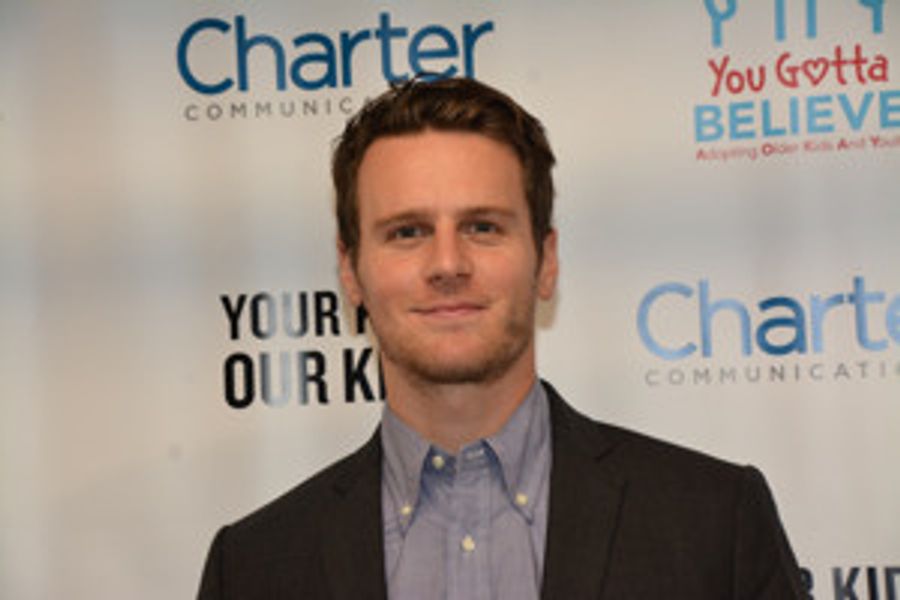 MINDHUNTER Starring Jonathan Groff to Return for a Second Season This August Image
