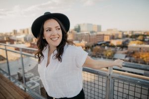 TARA VAUGHN'S SHE ROCKS Comes to the Omaha Community Playhouse  Image