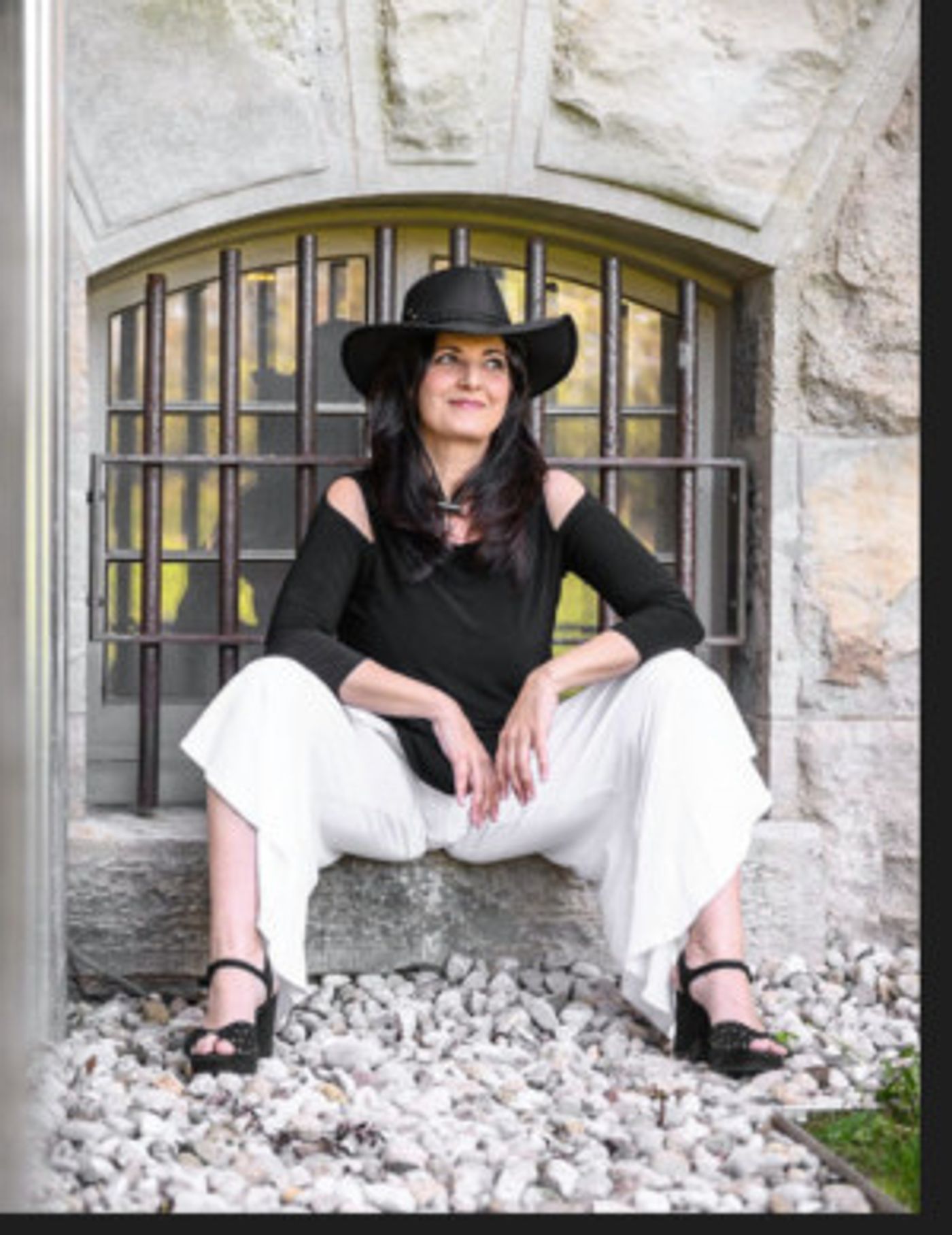 Tracey Erin Smith Brings THE BIG HOUSE To 2019 Toronto Fringe!  Image