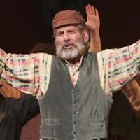 FIDDLER ON THE ROOF: Topol and Cast Faithfully Uphold 'Tradition' at OCPAC