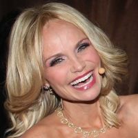 Chenoweth Opens NY Yankee Game with National Anthem, 4/13