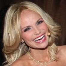 Chenoweth Opens NY Yankee Game with National Anthem, 4/13