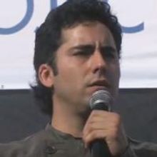 STAGE TUBE: AIDS Walk LA 2009 - John Lloyd Young Sings 'You'll Never Walk Alone'