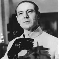 Broadway Star and James Bond's Dr. No Joseph Wiseman Dies at 91
