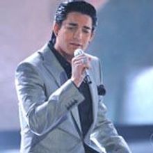 Adam Lambert Wows Simon and the Crowd on 'IDOL'