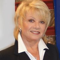Photo Flash: Elaine Paige Signs Copies of '40 Years' at Dress Circle