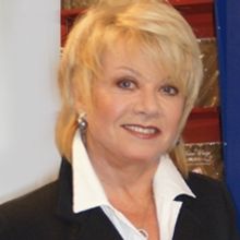 Photo Flash: Elaine Paige Signs Copies of '40 Years' at Dress Circle