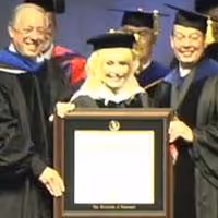 STAGE TUBE: '9 to 5's Dolly Parton Receives Honorary Ph.D.