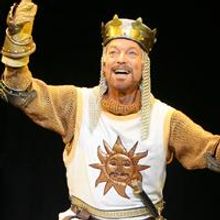 'SPAMALOT' Star Chamberlain Celebrates A 'Kingly' 75th Bday On Stage