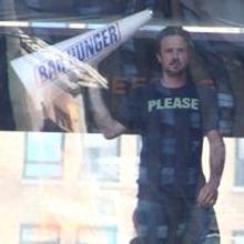 Photo Coverage: David Arquette Promotes The 'BAR HUNGER Campaign'