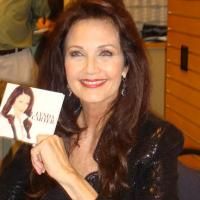 Photo Coverage: Lynda Carter Celebrates 'At Last' CD Release At Barnes & Noble Lincoln Triangle