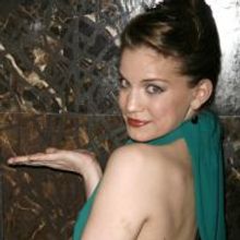 'My Girl' Anna Chlumsky to Join Kristen Johnston in SO HELP ME GOD!, Opening 11/18