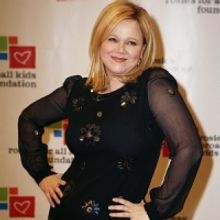 Barnes & Noble Celebrates LOVE, LOSS with DeVito, Rhea & Kane, 3/1